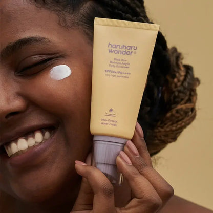 BLACK RICE MOISTURE AIRYFIT DAILY SUNSCREEN SPF 50+