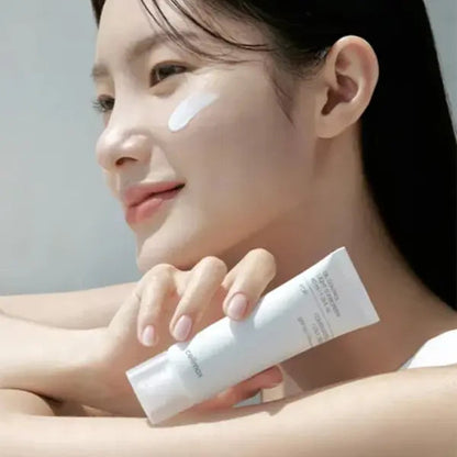 OIL CONTROL LIGHT SUNSCREEN SPF 50+